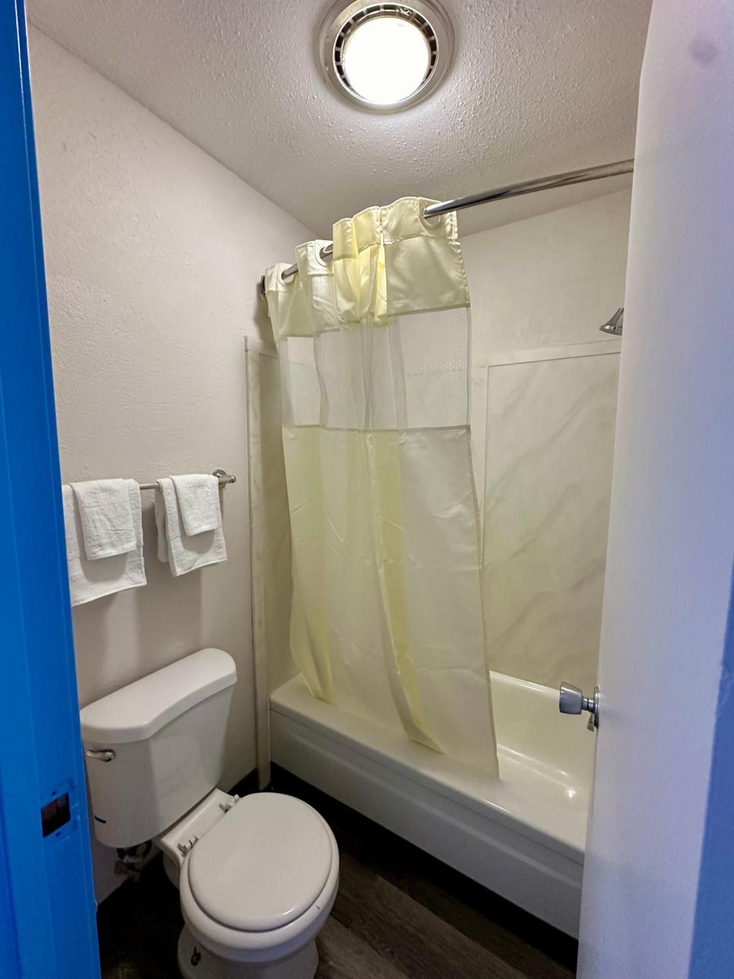 American Inn & Suites Bishop Airport Flint Zewnętrze zdjęcie